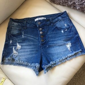 Almost Famous Premium Distressed Jean Shorts. Jr 11👩‍🎤